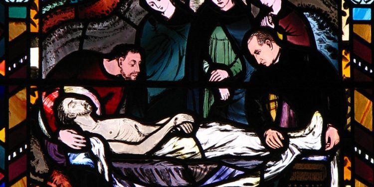 Propovijed za Veliku subotu koja budi svijet: ‘Nešto se čudno događa’