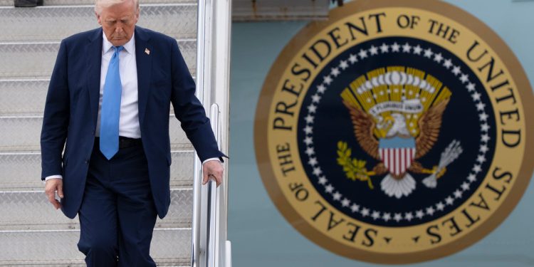Prva tužba protiv Trumpovih kineskih tarifa tvrdi da je ilegalno koristio hitne moći