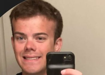 Pucnjava na Sveučilištu Florida Najnovije ažuriranja: Osumnjičeni Phoenix Ikner, 20 -godišnjak, koristio je mamino bivše službeno oružje za ubijanje dva i ozlijediti šest, kažu policajci