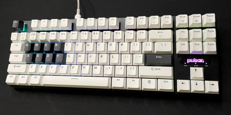 Pulsar PCMK 2 He TKL magnetska igračka tipkovnica Pregled tipkovnice