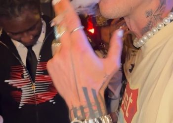 Pušač za pušenje Kelly ima divlje rođendanske zabave tjednima nakon što Megan Fox zajedno pozdravlja svoje prvo dijete