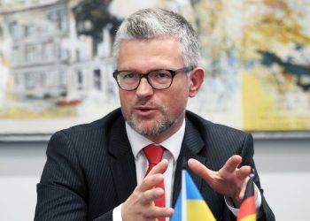 Puške, zlato i krivnja – Kijev najglasniji lobist zahtijeva spas na trošak EU -a (opet) – RT World News