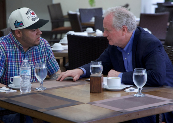 Putovanje dem senatora El Salvador mogao bi kršiti zakon koji se liberali koji se koriste kao izgovor za sondu Michael Flynn: Kritičari