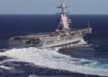 RAKETNI UDAR Borbeni avion američke mornarice pao s nosača aviona prilikom zahtjevnog manevra