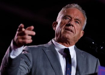 RFK Jr. zaustavlja se u Teksasu kako bi posjetio obitelj 6-godišnje djevojčice koja je umrla od ospica