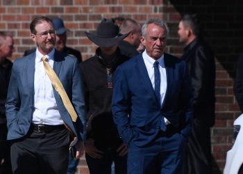 RFK hvali anti-vaxxer nekoliko sati nakon što je pohađao sprovod 8-godišnjaka koji je umro od ospica