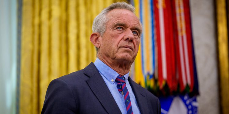 RFK razmatrajući preporuku za povlačenje djece kako bi dobili cjepivo Coid