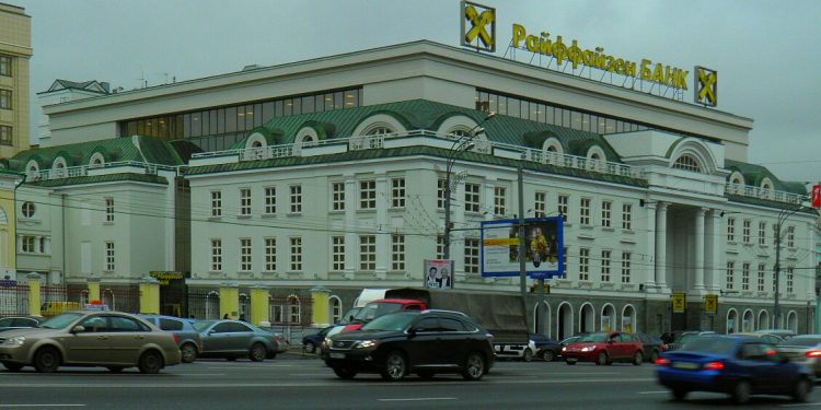 Raiffeisen banka obustavlja planove za prodaju ruske podružnice