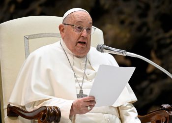 Reakcije svjetskih vođa ulijevaju se nakon prolaska pape Franjo