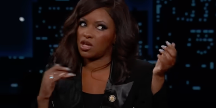 Rep Jasmine Crockett kaže da bi išla glavom s Trumpom u IQ testu