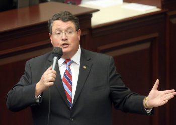 Republikanci se drže na sjedištu kuće nakon pomoći Trumpa i Muska