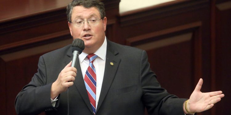 Republikanci se drže na sjedištu kuće nakon pomoći Trumpa i Muska