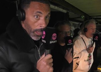 Rio Ferdinand pozvao je svog “komentatora obožavatelja” punditrija emitiranje legende u Jibeu na svom radu na Man Man Unitedu koji je uspoređen s “MUTV”