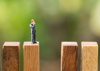 Ripple, Cardano, dogecoin tokeni spadaju pod podršku