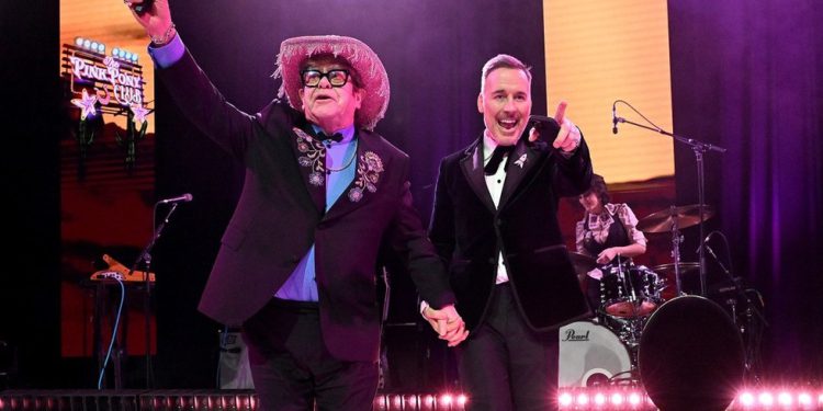 Rusija zabranjuje zaklada Elton John – RT Rusija i bivši Sovjetski savez