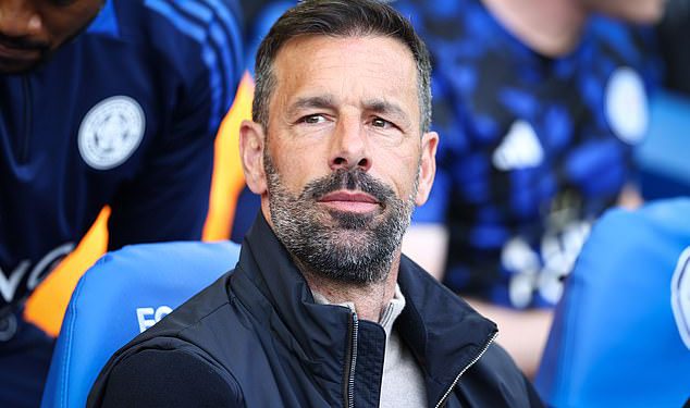 Ruud van Nistelrooy priznaje da je još uvijek u mraku zbog svoje budućnosti Leicestera, ali inzistira na tome da nema žaljenja usprkos Foxesovom ispadanju nakon poraza Liverpoola