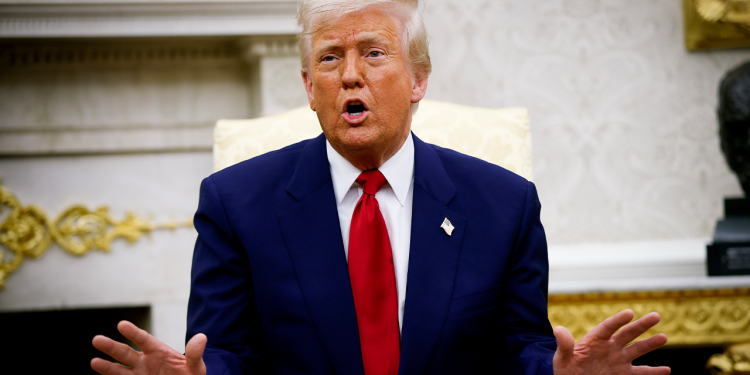 SAD ćemo se izravno baviti Iranom, kaže Trump