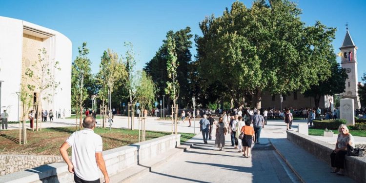 SAMI STE? OVO JE PRILIKA ZA VAS! U Solinu se održava susret samaca srednjih godina, evo detalja