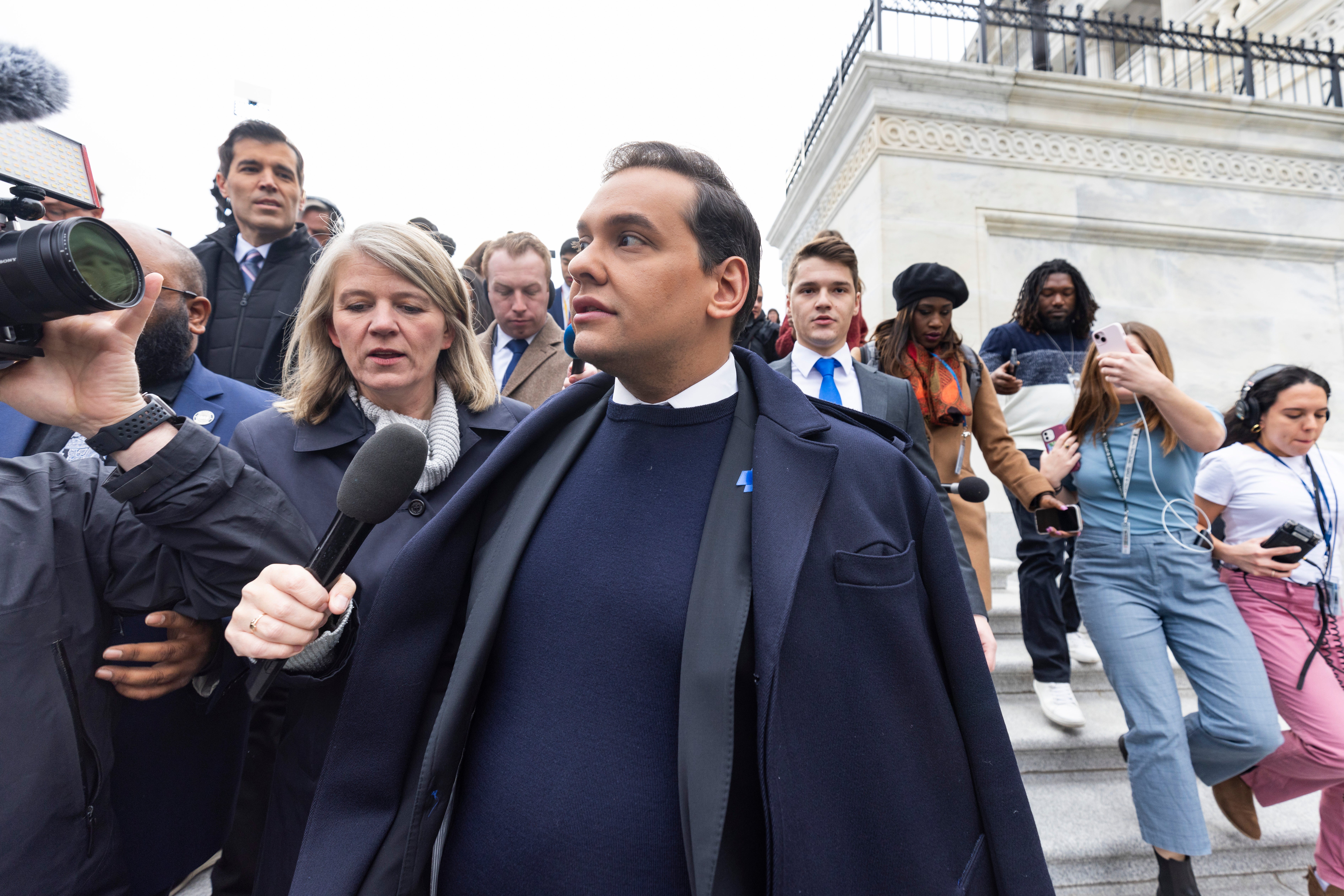 Santos je kolege protjerao u prosincu 2023. godine, postajući tek šesti kongresmen koji je prisilno izbacio iz kuće