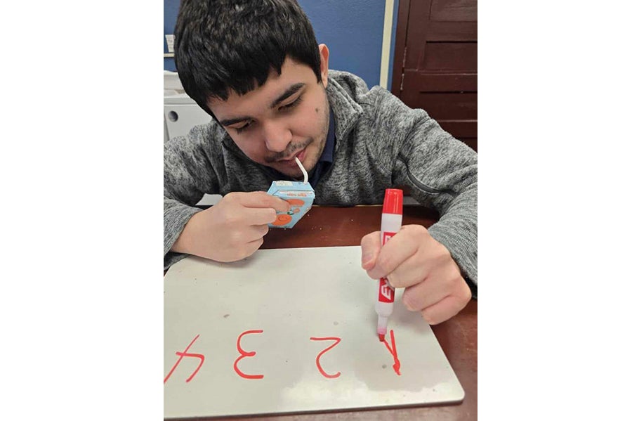 Victor Perez (17) je mrtvi mozak nakon što ga je policija Idaha upucala devet puta dok je bio na obiteljskom roštilju