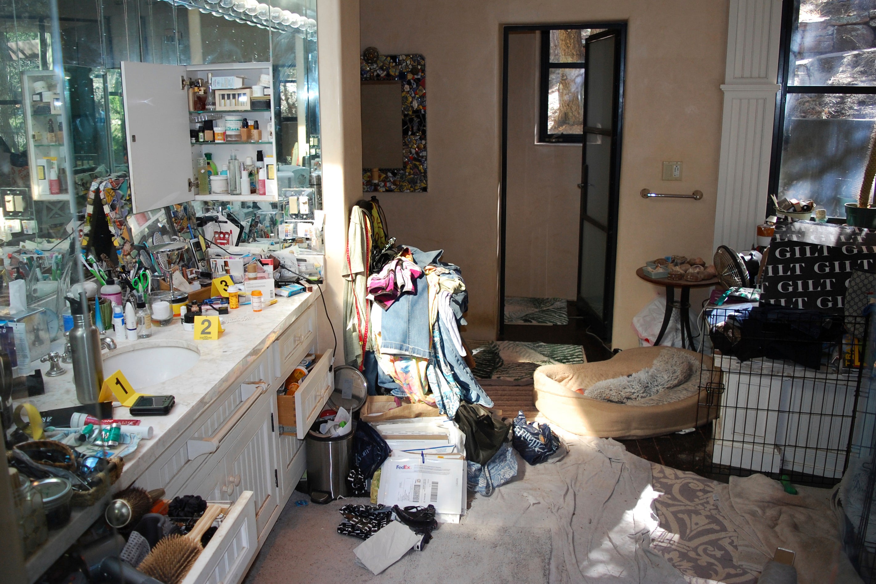 Jedan od pasa para pronađen je mrtav u sanduku u blizini tijela Arakawe