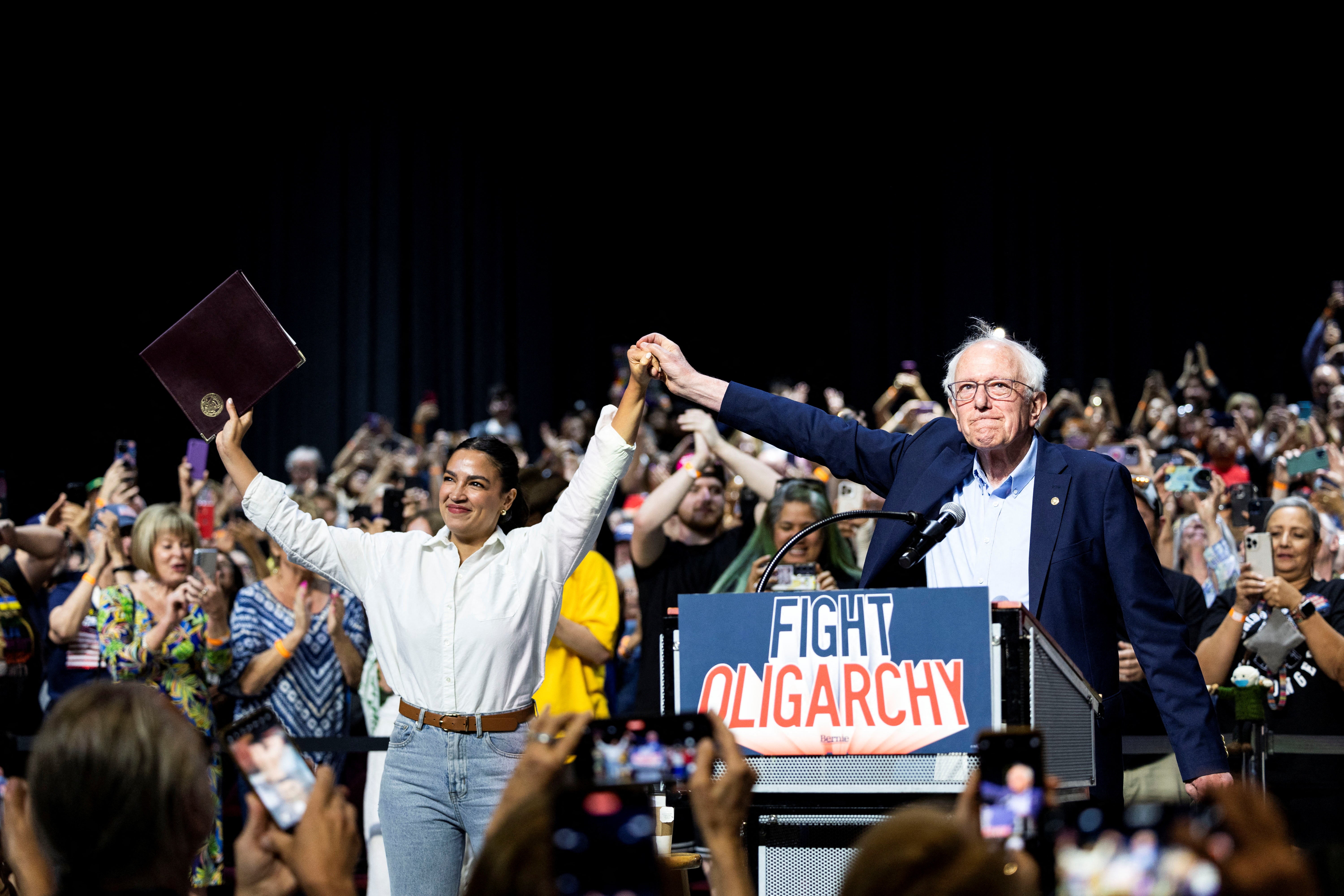 Ocasio-Cortez i Sanders angažirali su se s biračima širom zemlje osjećajući se prestrašenom od strane Trumpove administracije, u sklopu njihove turneje 