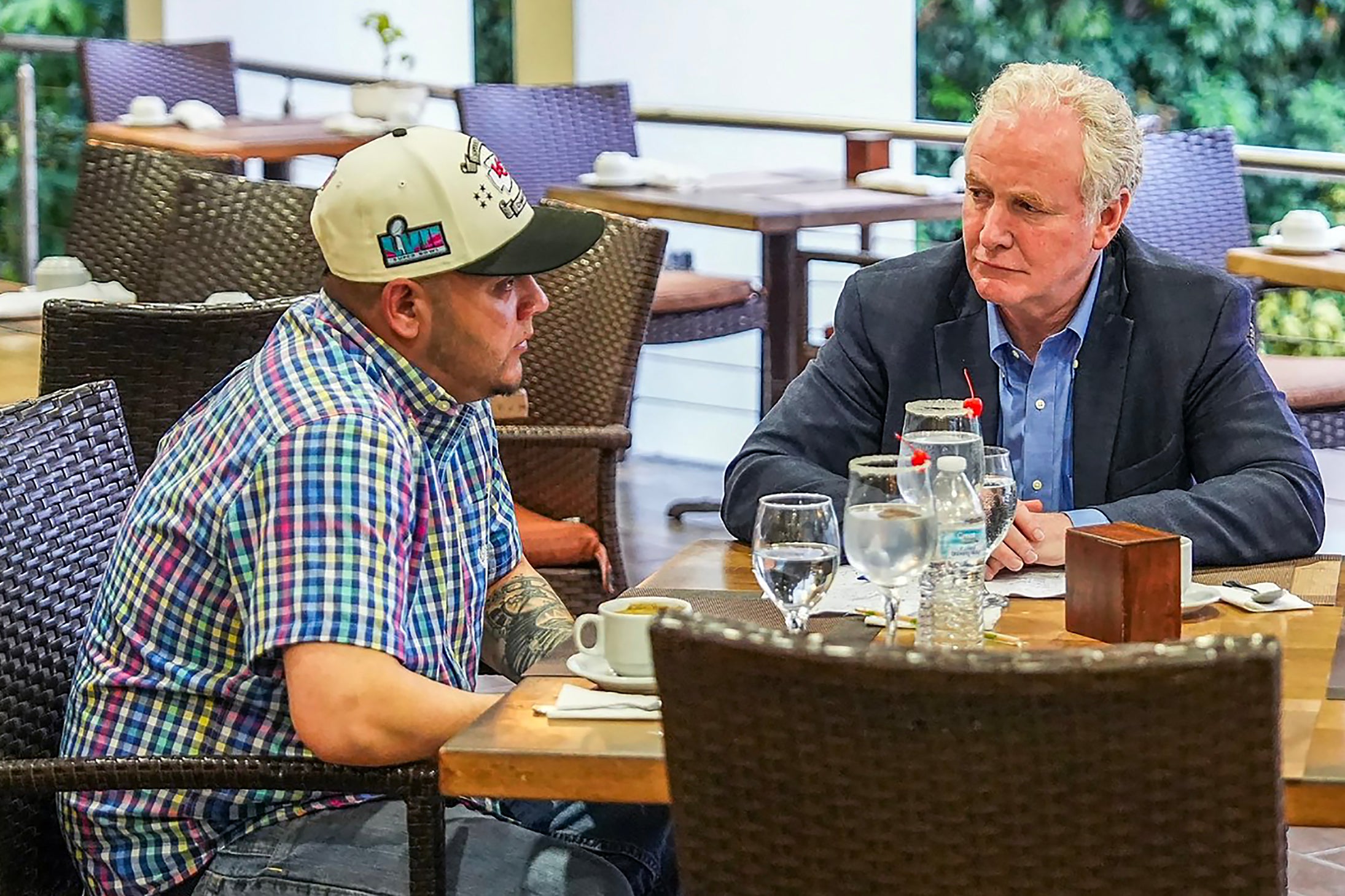 Abrego Garcia s demokratskim senatorom Marylanda Chris Van Hollen u El Salvadoru u četvrtak 17. travnja 2025.