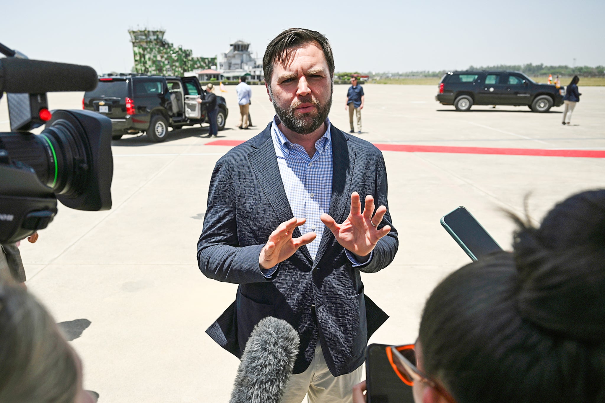 Američki potpredsjednik JD Vance također je povećao pritisak na gospodina Zelenskog