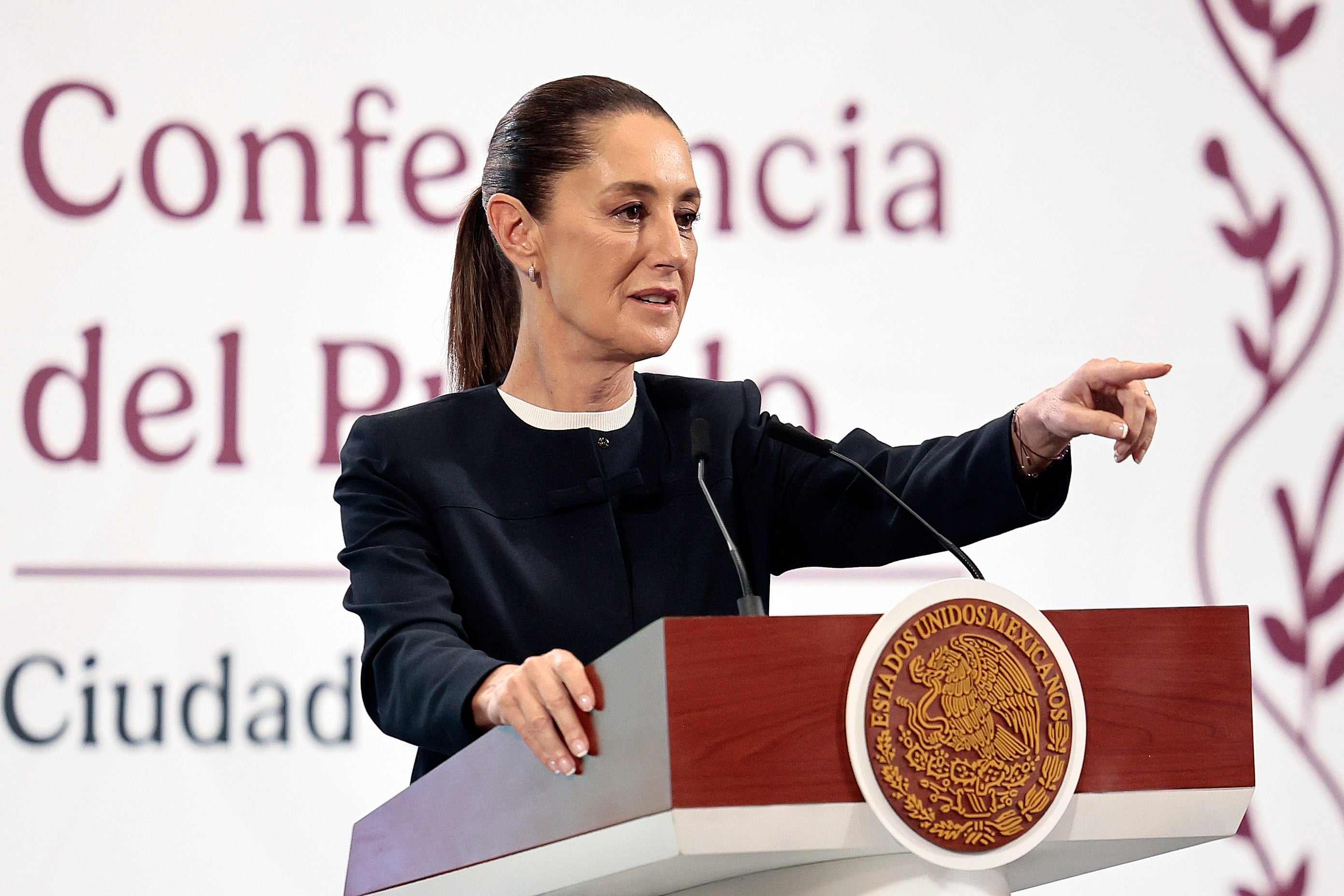 Meksička predsjednica Claudia Sheinbaum govori na konferenciji za novinare u Nacionalnoj palači u Mexico Cityju u Meksiku, 30. travnja 2025.