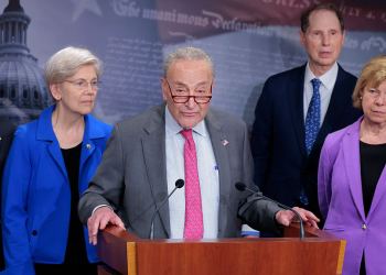 Schumer, Baldwin, Blumenthal željeznica protiv Trumpovih 100 dana u podu sve više