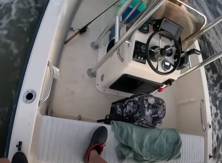 U ovom trenutku videa, Towles se obilno ispričava Horneru u pokušaju da eskalira situaciju