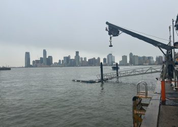 Šest ljudi je umrlo nakon što se helikopter srušio u rijeku Hudson izvan New Yorka. Evo što znamo