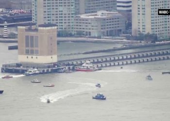 Šest ljudi mrtvih nakon što se helikopter sruši u rijeku Hudson u blizini Midtown Manhattana: izvještaji