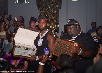 Shedeur Sanders udara u Dallas klubove s glasinom djevojkom i Kodak Black nakon što Browns mirno završe svoje poniženje NFL -a