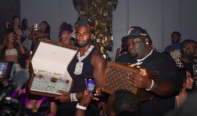 Shedeur Sanders udara u Dallas klubove s glasinom djevojkom i Kodak Black nakon što Browns mirno završe svoje poniženje NFL -a