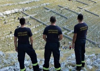 Šibenski vatrogasci osiguravali slijetanje helikoptera hitne medicinske pomoći