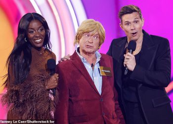 Sir Michael Fabrictant slavnog velikog brata suočen je s ‘najglasnijim boosima ikad’ dok ulazi u ikoničnu kuću tijekom pokretanja ITV -a