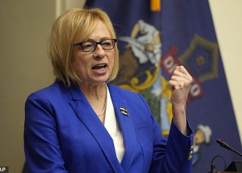 Školska četvrt Maine zauzima strane u transrodnoj borbi Donalda Trumpa s guvernerom Janet Mills