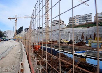 Slobodna Dalmacija – Hotel Mövenpick na žnjanskom platou gradit će se i preko ljeta! Izvođač: ‘Zašto ne bi? Građanima i kupačima je svejedno’