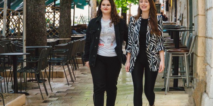 Slobodna Dalmacija – Ove Imoćanke nikad četvorku nisu dobile! Čuveni dobrotvor bogato ih je nagradio: ‘Idemo sad na faks, ali vratit ćemo se’