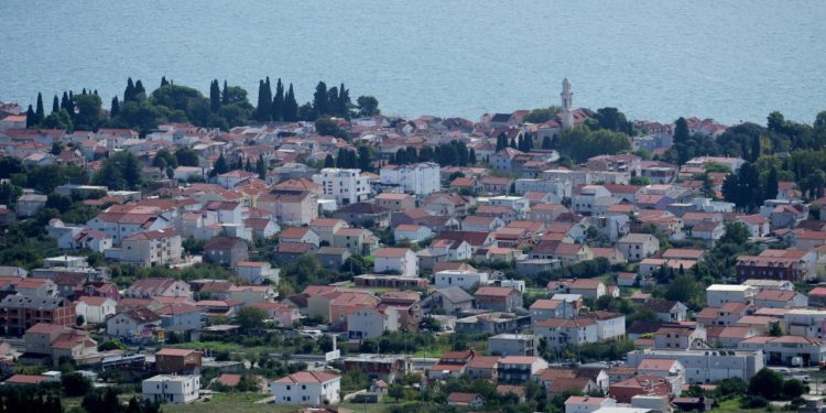 Slobodna Dalmacija – Trebaju li Split, Solin i Kaštela biti jedan grad? Poslušajte što kažu Kaštelani: ‘Keruma bi stavia da barata sa svime’