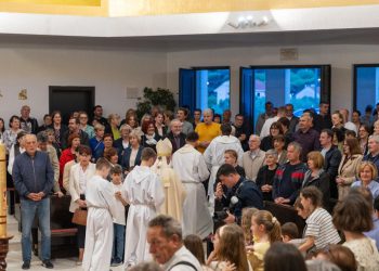 Slobodna Dalmacija – Župa sv. Marka s Neslanovca proslavila blagdan i 30. rođendan: Nadbiskup blagoslovio kip i pozvao na zajedništvo