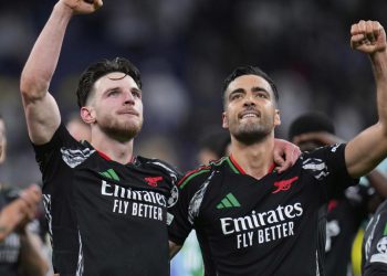 Slušajte u kutiji. Šalice, britanski cilj trio. Zalazak sunca Leicestera