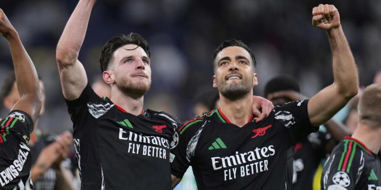 Slušajte u kutiji. Šalice, britanski cilj trio. Zalazak sunca Leicestera