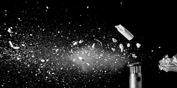 Snaga BTC -a usred pada Nasdaq -a je impresivna, ali potencijalna osnova trgovinskog puhanja koja je katalizirala sudar u kovidu predstavlja rizik