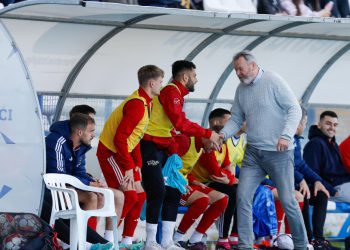 Sportske novosti – ‘Bez ijedne plaće, izbačeni iz stanova, Uprava nas tjera na mise, predsjednik prijeti: ‘Ne dam vam ni eura!’