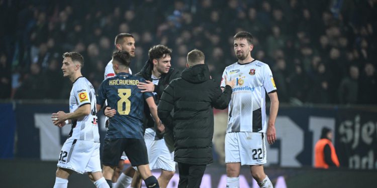 Sportske novosti – Bivši kapetan se vratio na Poljud, ali neće sudjelovati u ludoj utrci za naslov, Bijeli doveli još dva igrača