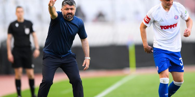 Sportske novosti – Bookmakeri za vikend predviđaju Hajdukov bijeg na vrhu ljestvice, Dinamo i ako izgubi ostaje u igri