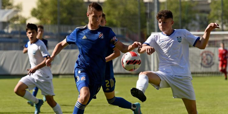 Sportske novosti – Dinamo osigurao ostanak velike nade na Maksimiru! 18-godišnjak potpisao prvi profesionalni ugovor