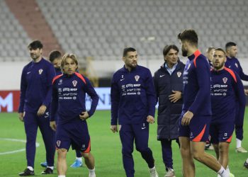 Sportske novosti – Ekskluzivno doznajemo epilog burnog jutra u Dinamu: Ivanković otpao, u klub na razgovore stigla legenda Vatrenih!